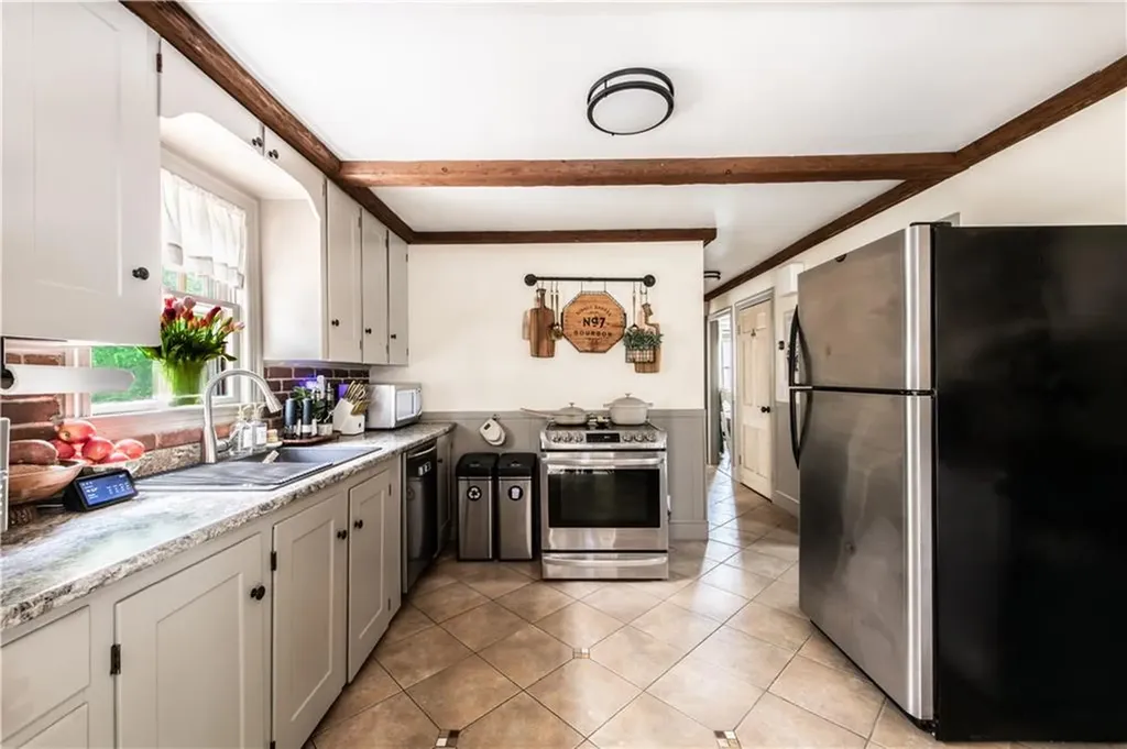 75 Knotty Oak Road Coventry RI 02816