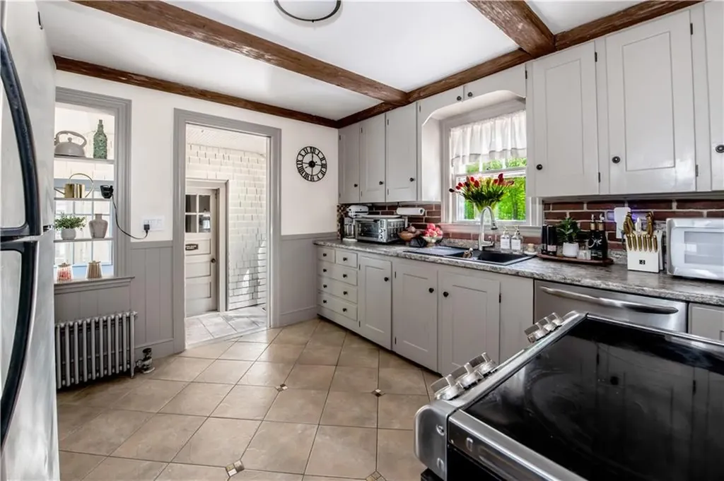 75 Knotty Oak Road Coventry RI 02816