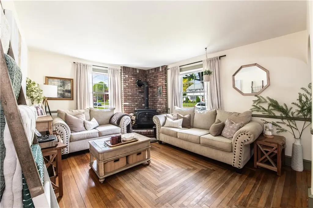 75 Knotty Oak Road Coventry RI 02816