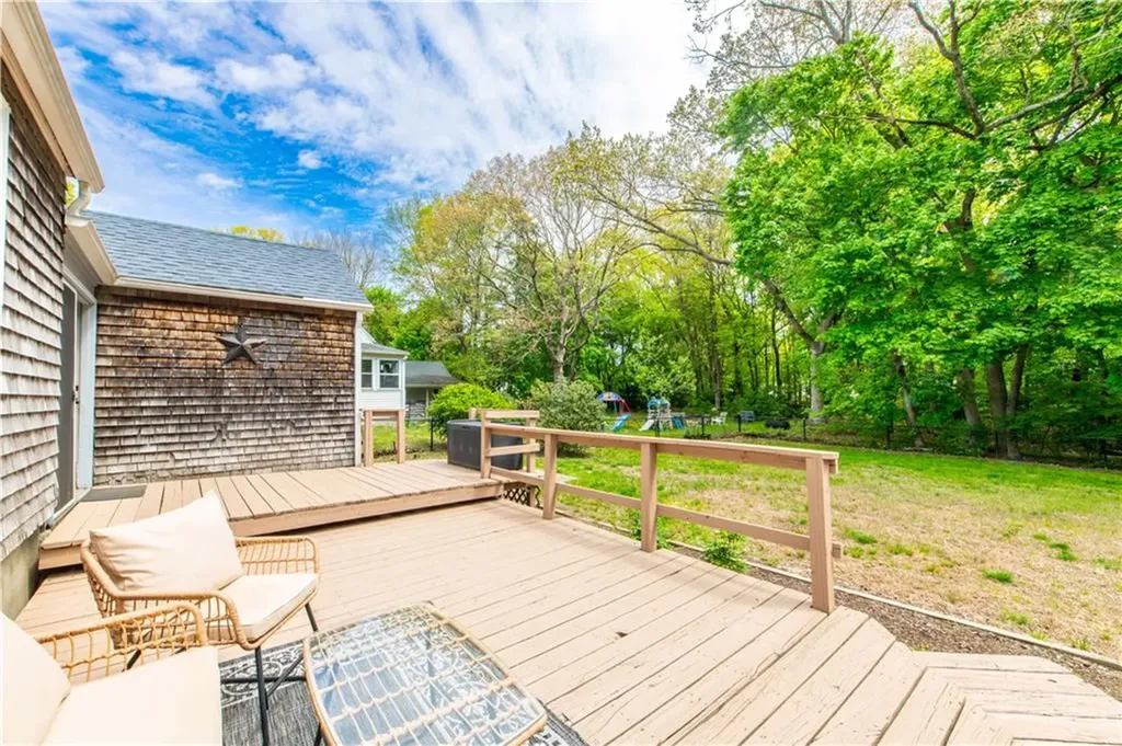 75 Knotty Oak Road Coventry RI 02816