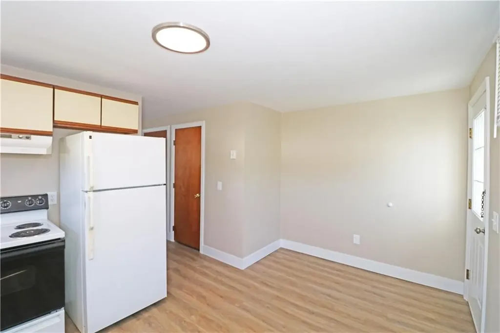 16 Race Street Middletown RI 02842