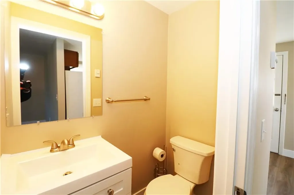 16 Race Street Middletown RI 02842