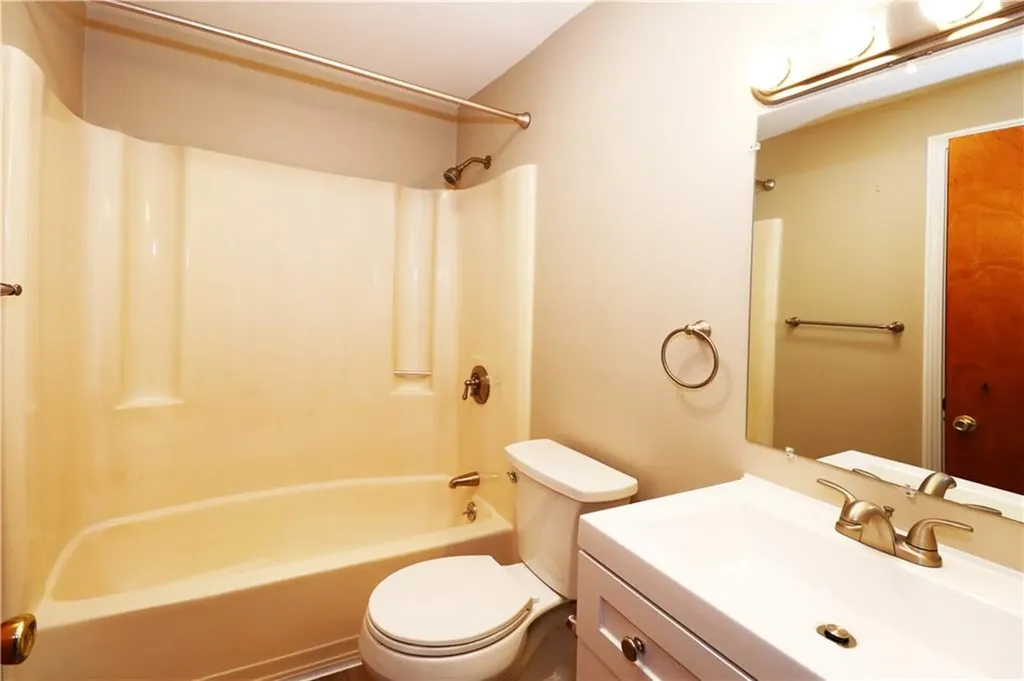 16 Race Street Middletown RI 02842