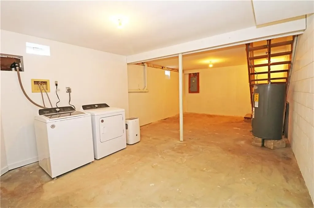 16 Race Street Middletown RI 02842