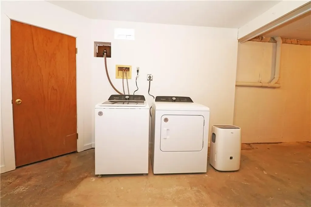 16 Race Street Middletown RI 02842
