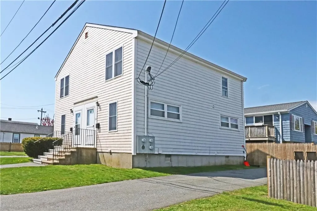 16 Race Street Middletown RI 02842