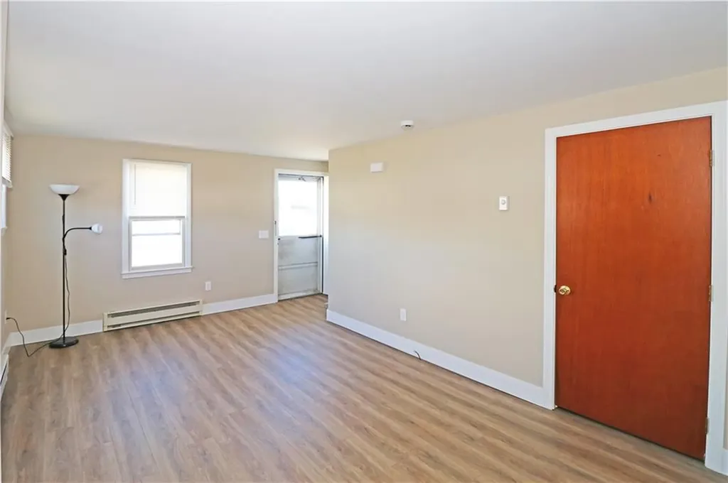16 Race Street Middletown RI 02842