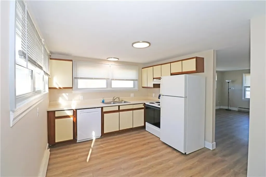 16 Race Street Middletown RI 02842