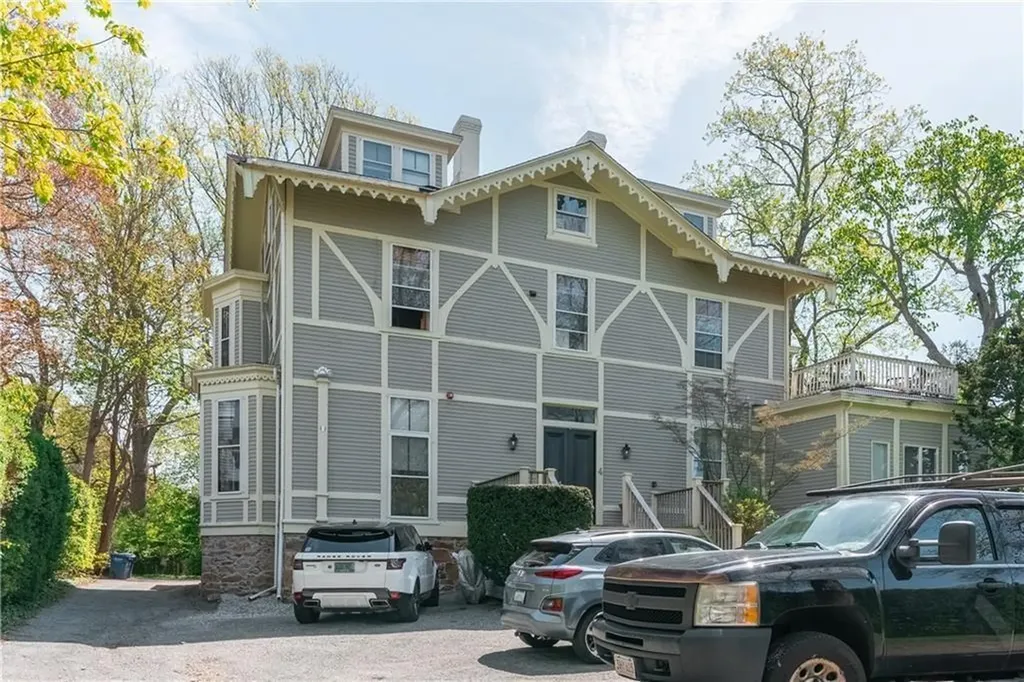 4 Red Cross Avenue Newport RI 02840