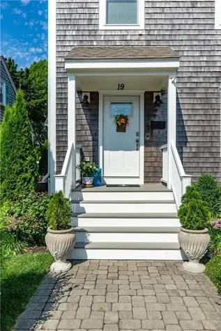 19 Eustis Avenue Newport RI 02840