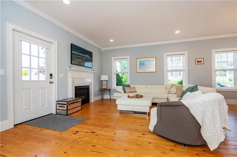 19 Eustis Avenue Newport RI 02840