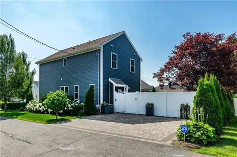 19 Eustis Avenue Newport RI 02840