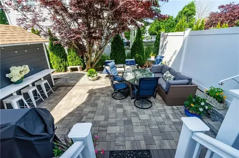 19 Eustis Avenue Newport RI 02840