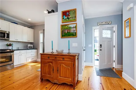19 Eustis Avenue Newport RI 02840
