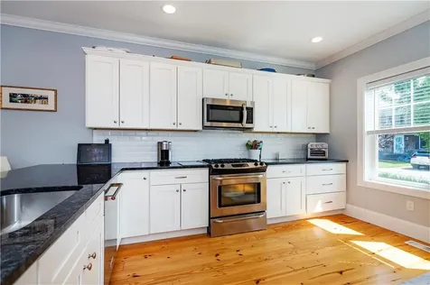 19 Eustis Avenue Newport RI 02840