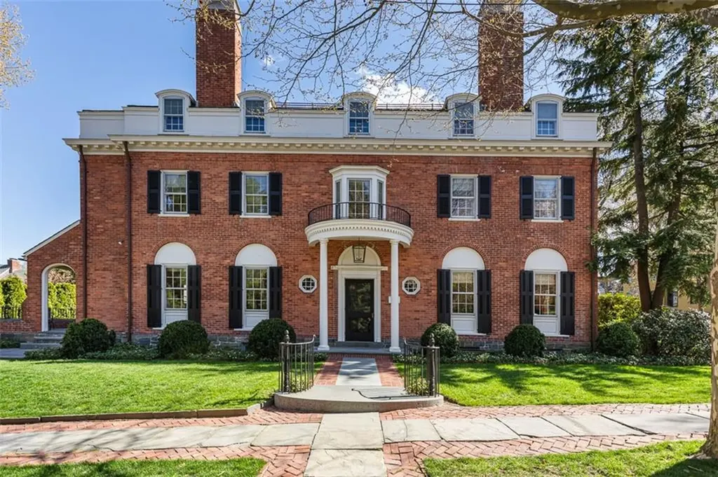 295 Laurel Avenue Providence RI 02906