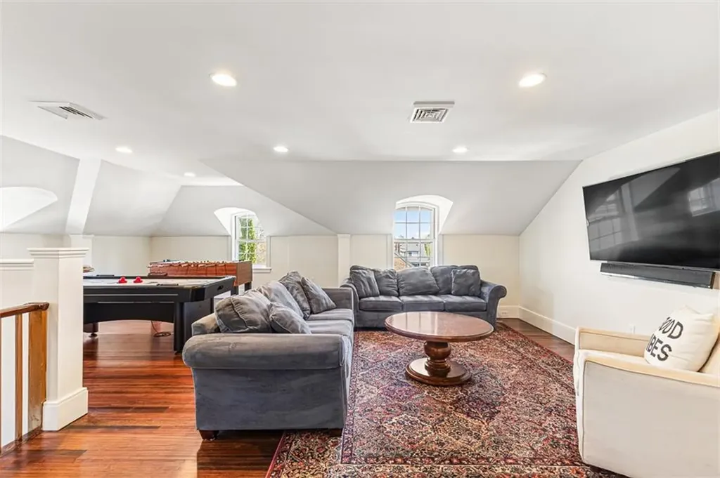 295 Laurel Avenue Providence RI 02906