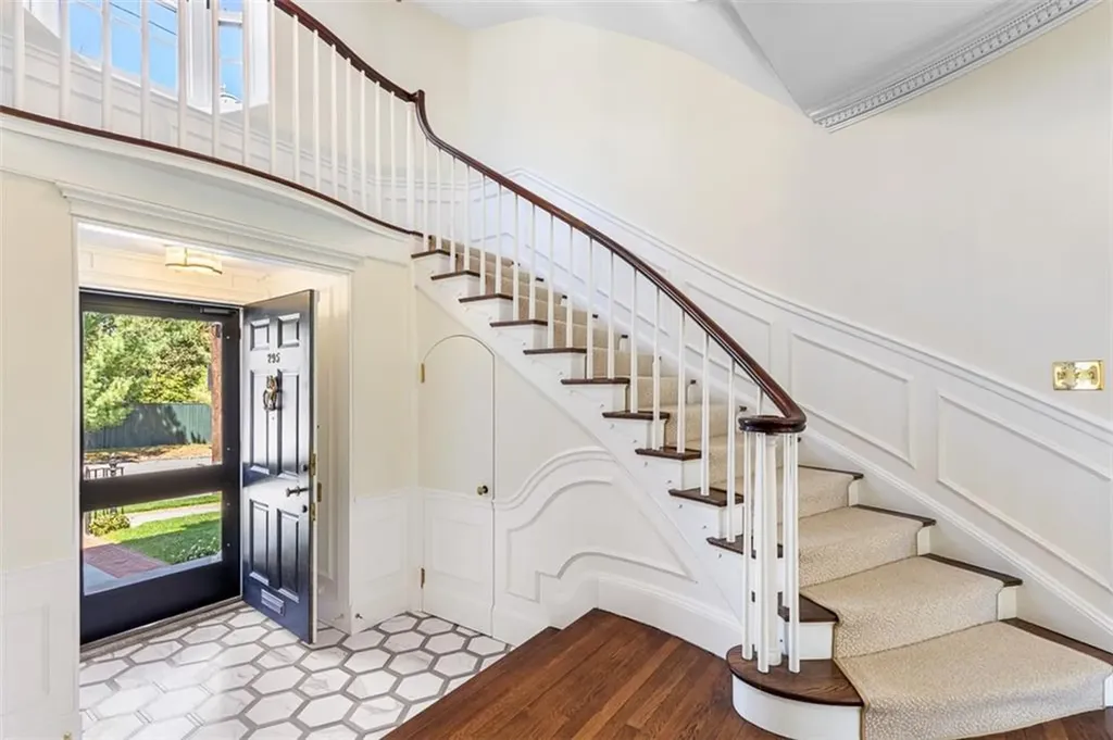 295 Laurel Avenue Providence RI 02906