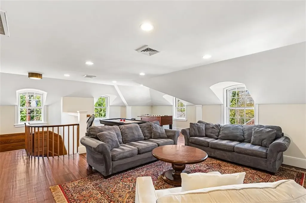 295 Laurel Avenue Providence RI 02906