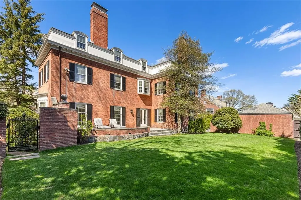 295 Laurel Avenue Providence RI 02906