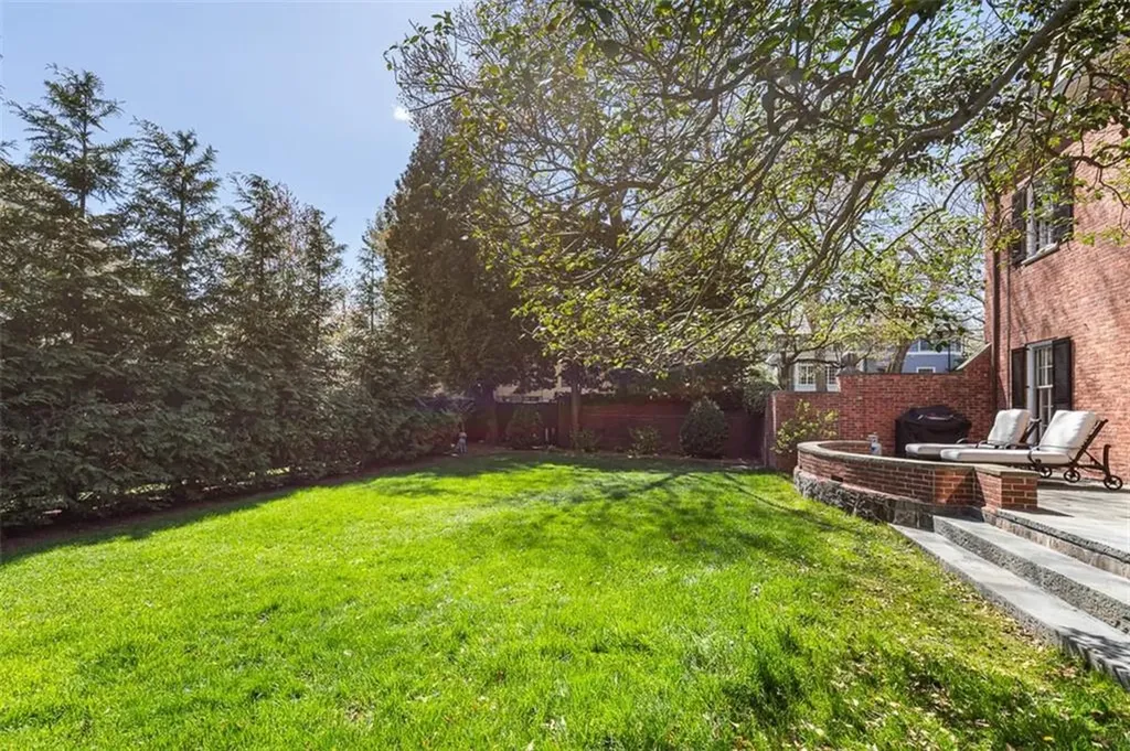 295 Laurel Avenue Providence RI 02906