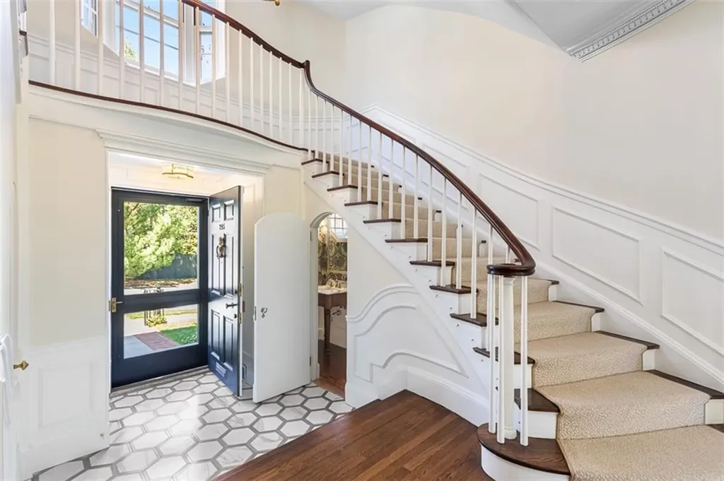 295 Laurel Avenue Providence RI 02906