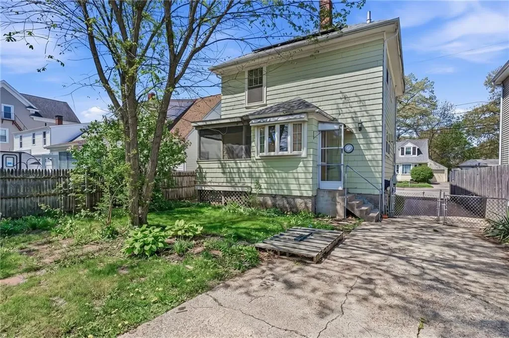 87 Elder Street Pawtucket RI 02860