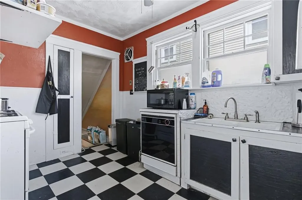 87 Elder Street Pawtucket RI 02860