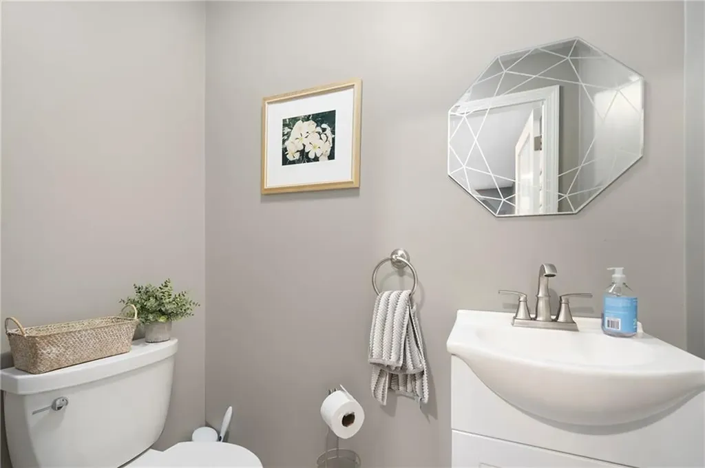 7 Robins Way North Providence RI 02904
