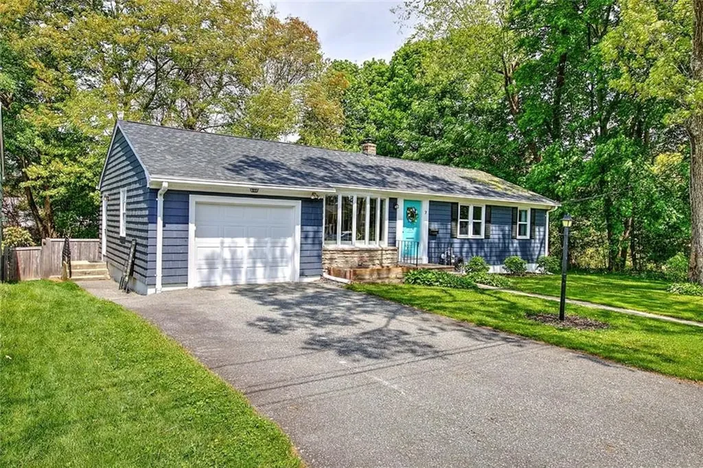 7 Parkway Drive Warwick RI 02886