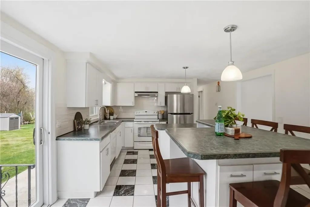 49 Roosevelt Drive Bristol RI 02809