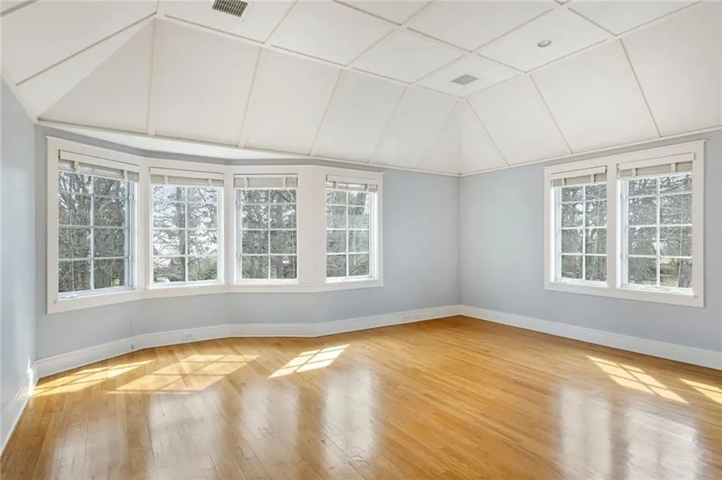 9 Ocean Lawn Lane Newport RI 02840