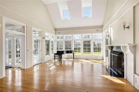 9 Ocean Lawn Lane Newport RI 02840