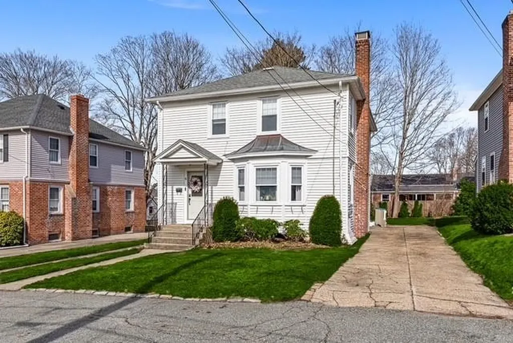 8 Turcone Street North Providence RI 02911