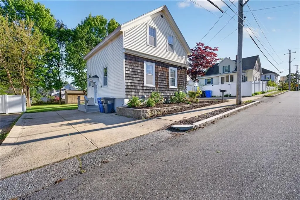 103 Burnside Avenue East Providence RI 02915