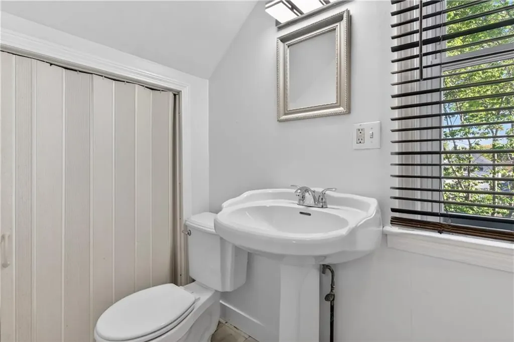 103 Burnside Avenue East Providence RI 02915
