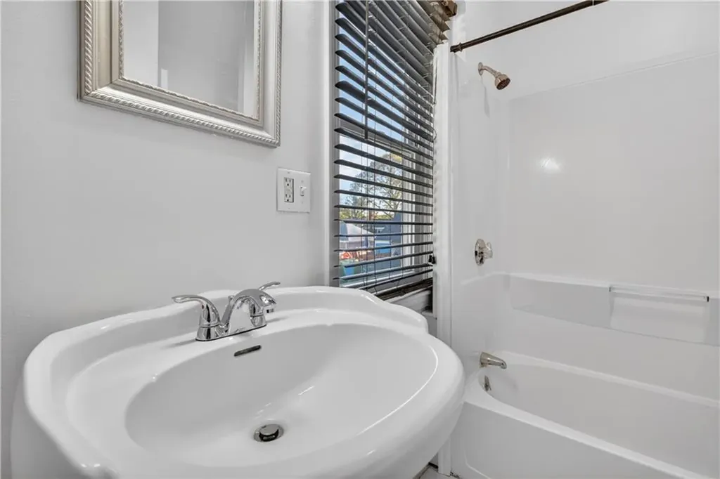 103 Burnside Avenue East Providence RI 02915