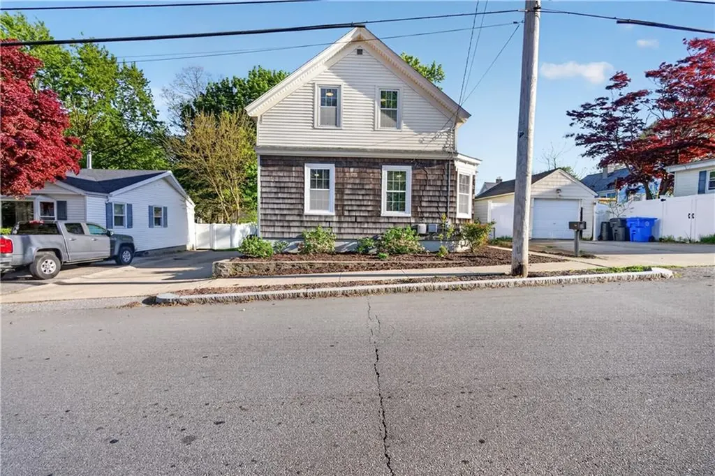 103 Burnside Avenue East Providence RI 02915