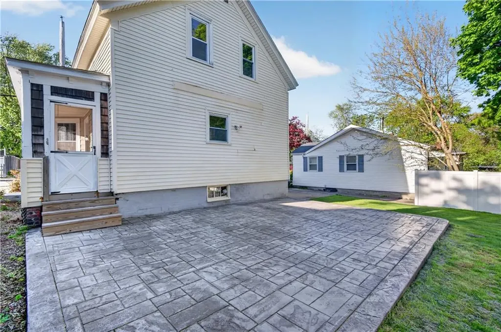 103 Burnside Avenue East Providence RI 02915