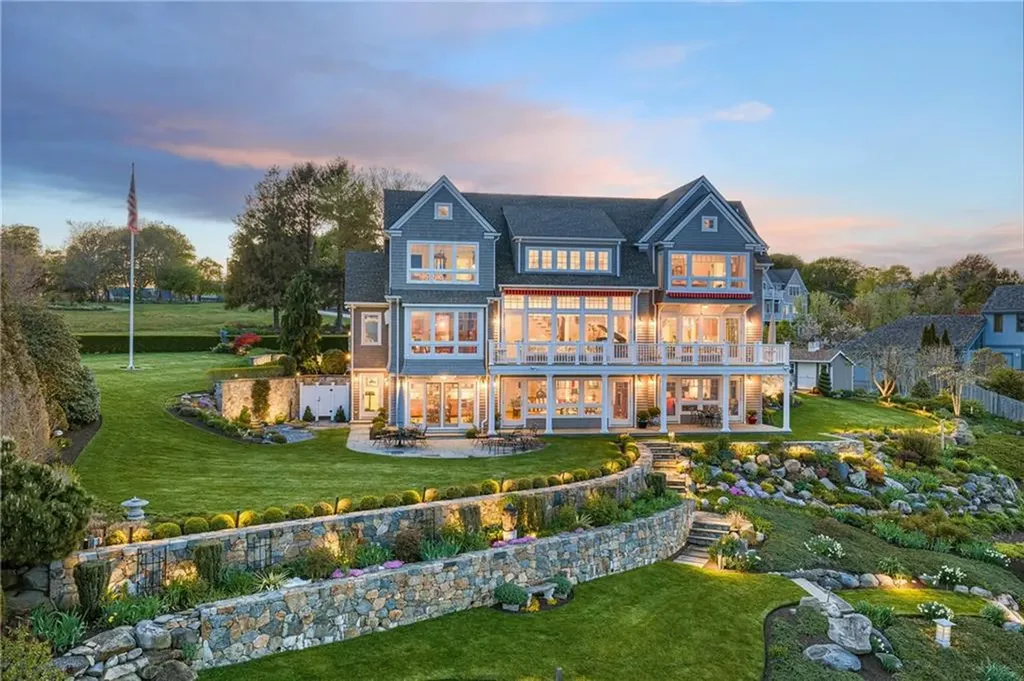 737 Boston Neck Road Narragansett RI 02882