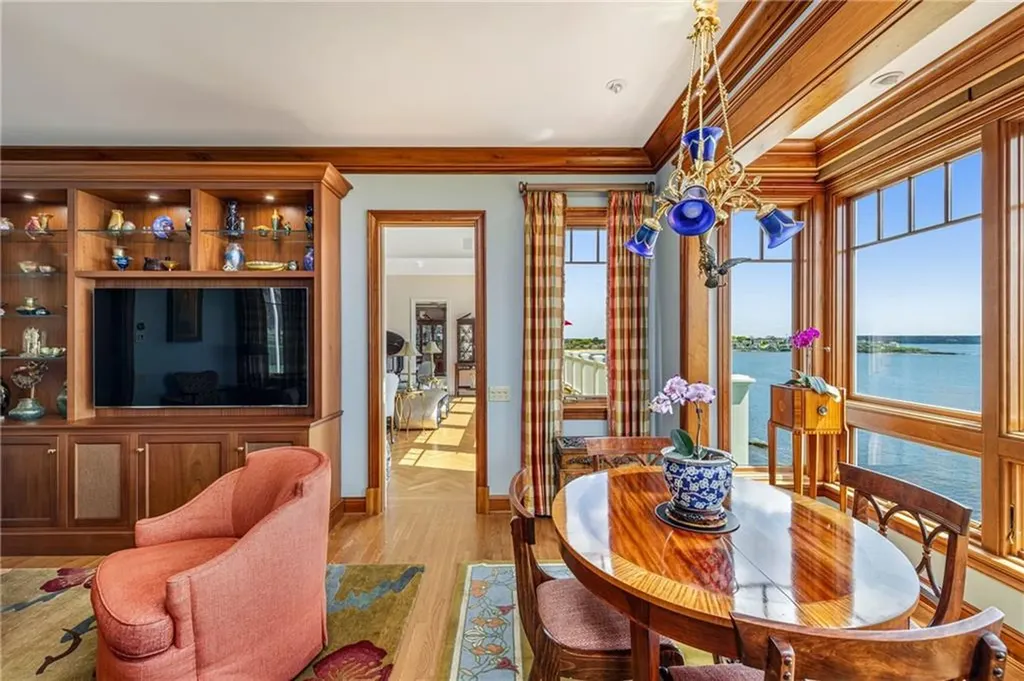 737 Boston Neck Road Narragansett RI 02882