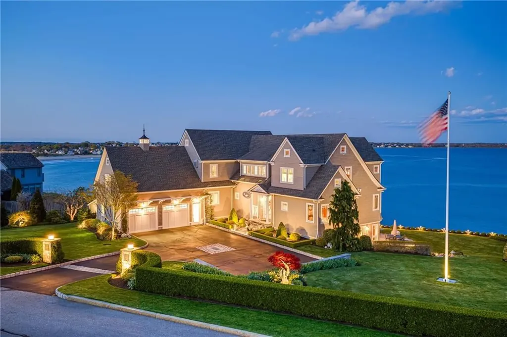737 Boston Neck Road Narragansett RI 02882