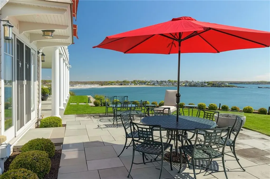 737 Boston Neck Road Narragansett RI 02882