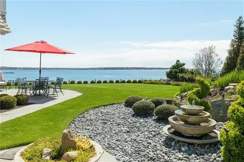 737 Boston Neck Road Narragansett RI 02882