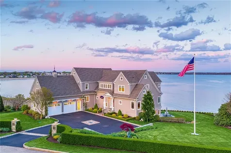 737 Boston Neck Road Narragansett RI 02882