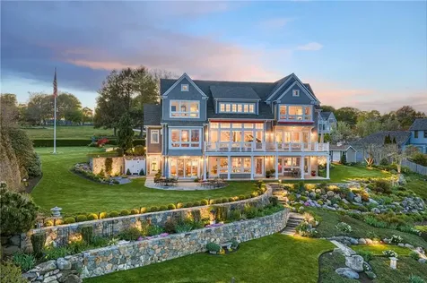 737 Boston Neck Road Narragansett RI 02882