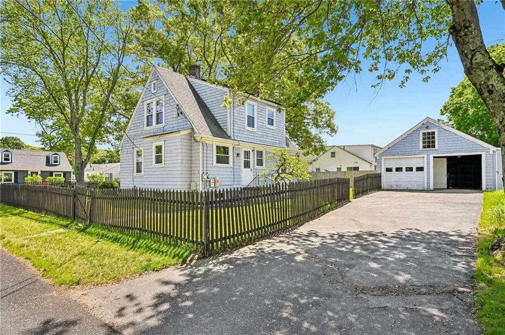 94 Ballston Avenue Pawtucket RI 02861