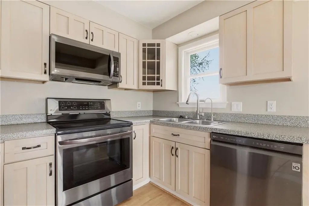 507 County Road Barrington RI 02806