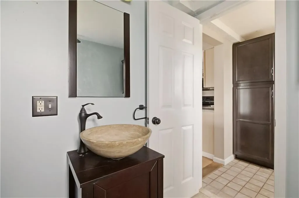507 County Road Barrington RI 02806