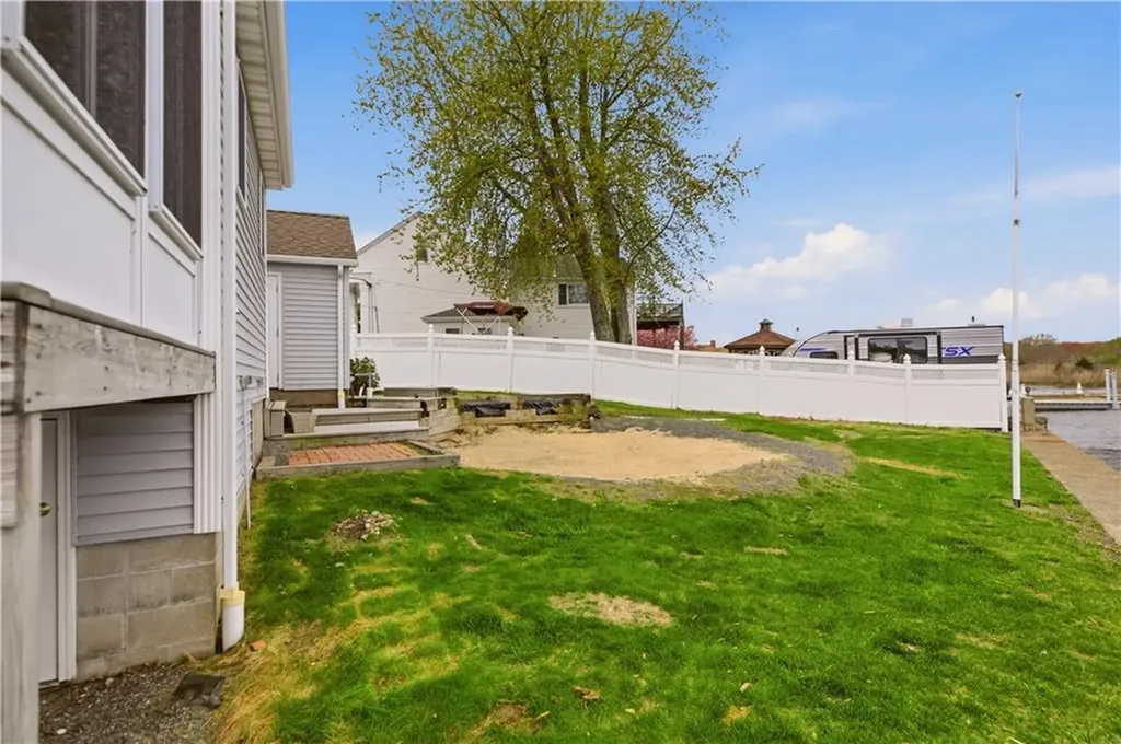 507 County Road Barrington RI 02806